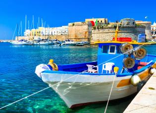 Getting to the Beach in Italy by Train. Beaches in Italy.