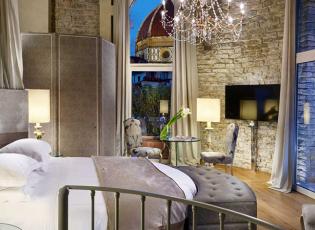 Hotel Brunelleschi room overlooking Duomo di Firenze.