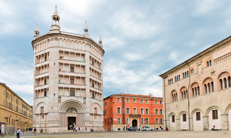 Duomo, Parma. Food in Parma