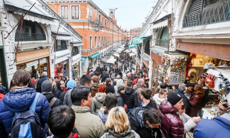 Rialto Bridge, Venice. Crowds shopping on the Rialto Bridge, Venice, Italy.